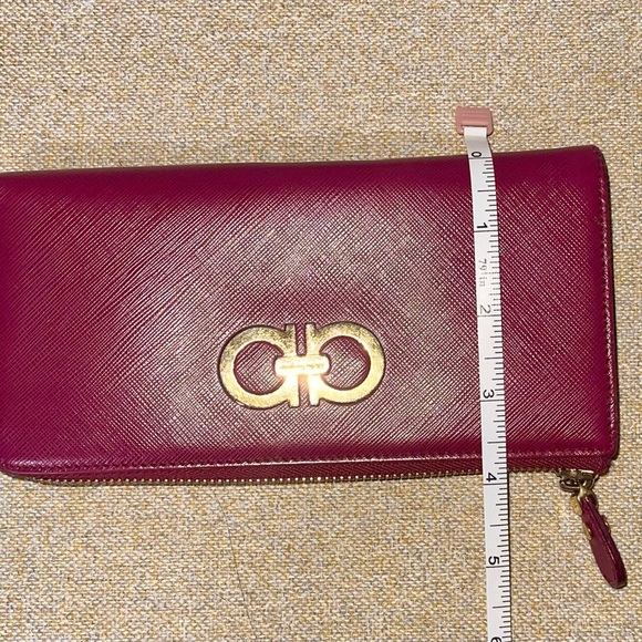 Salvatore Ferragamo Pink Leather Clutch - Picture 13 of 14